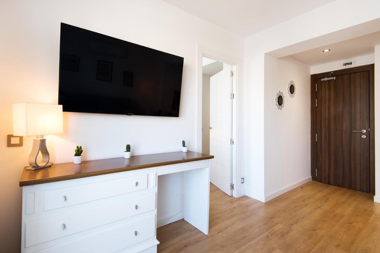 Aloha Puerto Private Apartment 1St Line Carihuela Beach Торремолінос Екстер'єр фото